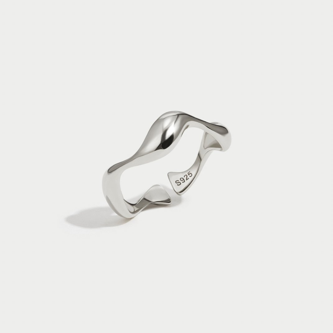 Anillo de olas plateadas