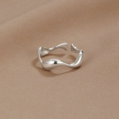 Anillo de olas plateadas