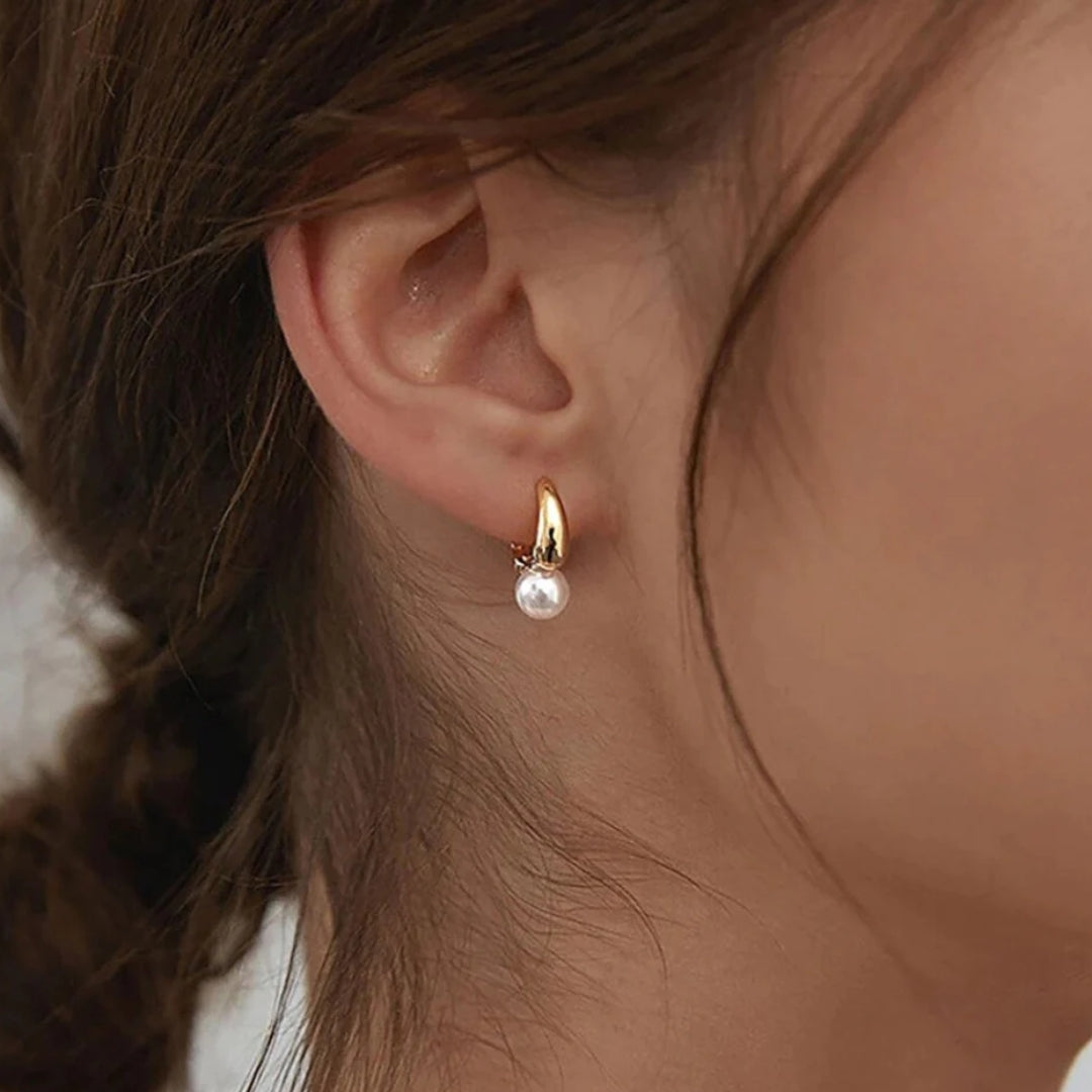 Pendientes Únicos de Perlas Doradas