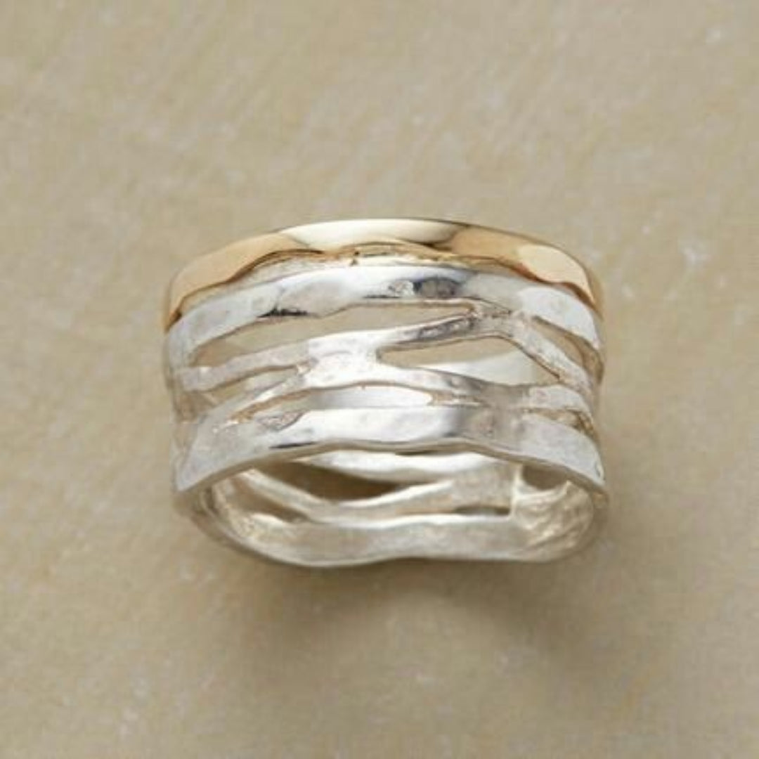 Anillo Hueco de Oro y Plata Atemporal