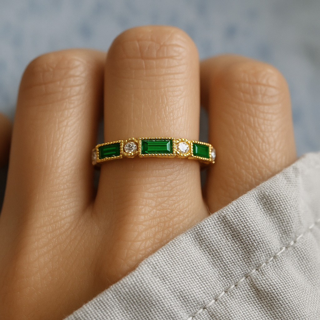 Anillo de Oro con Circonita Incrustada Verde