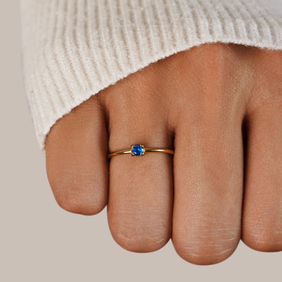 Anillos de oro de piedra de nacimiento