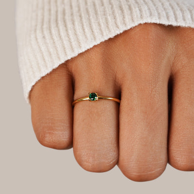 Anillos de oro de piedra de nacimiento