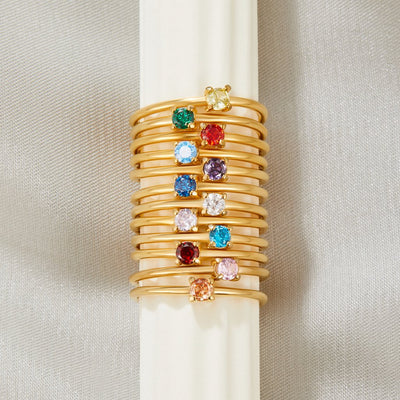 Anillos de oro de piedra de nacimiento
