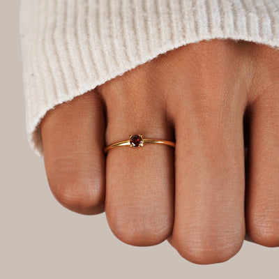 Anillos de oro de piedra de nacimiento