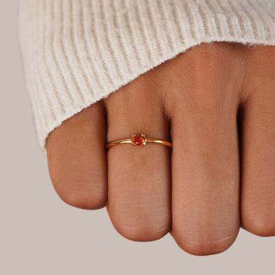 Anillos de oro de piedra de nacimiento