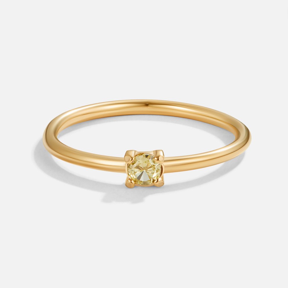 Anillos de oro de piedra de nacimiento