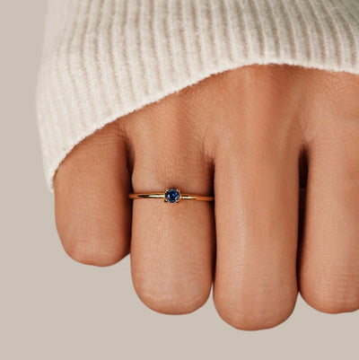 Anillos de oro de piedra de nacimiento