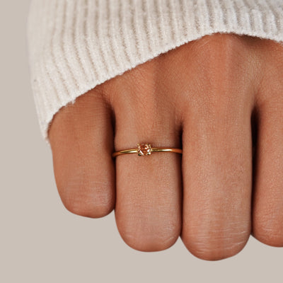 Anillos de oro de piedra de nacimiento