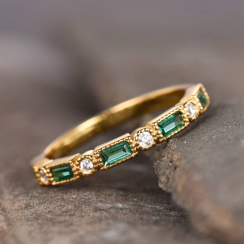 Anillo de Oro con Circonita Incrustada Verde
