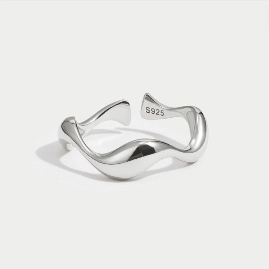 Anillo de olas plateadas