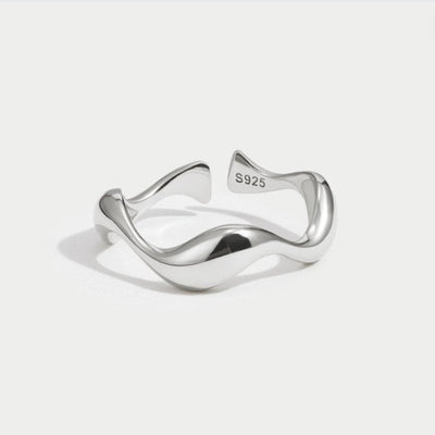Anillo de olas plateadas